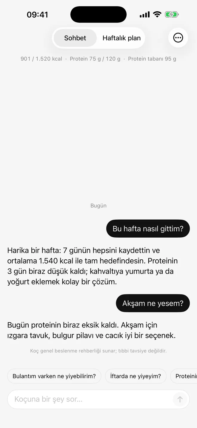 AI koç sohbeti: “Bu hafta nasıl gittim?” sorusuna koç, 7 günün hepsinin ortalama 1.540 kcal ile kaydedildiğini söylüyor ve kahvaltıya yumurta ya da yoğurt eklemeyi öneriyor.