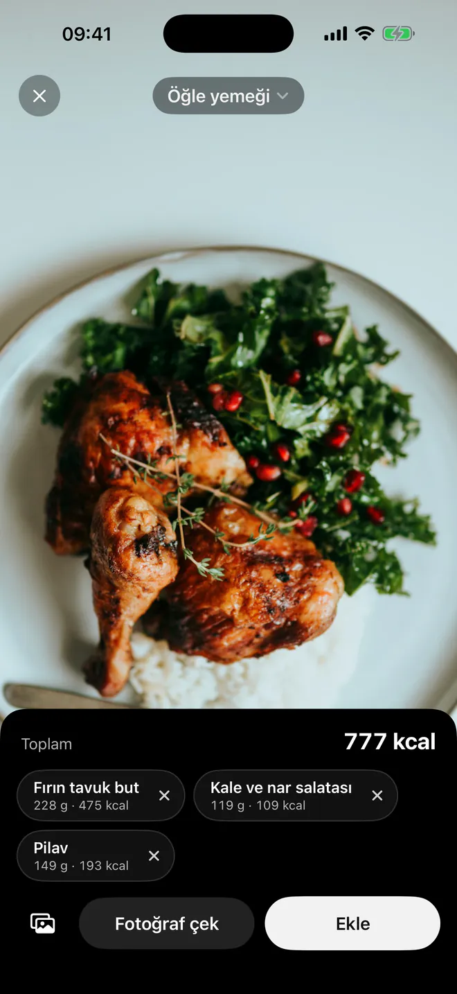 Portiva canlı taramada bir öğle tabağı: fırın tavuk but 475 kcal, kale ve nar salatası 109 kcal, pilav 193 kcal. Toplam 777 kcal; Fotoğraf çek ve Ekle düğmeleri.