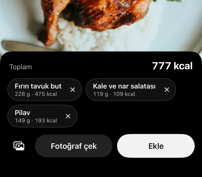 Canlı tarama sonucu: fırın tavuk but, kale ve nar salatası ve pilav, toplam 777 kcal.
