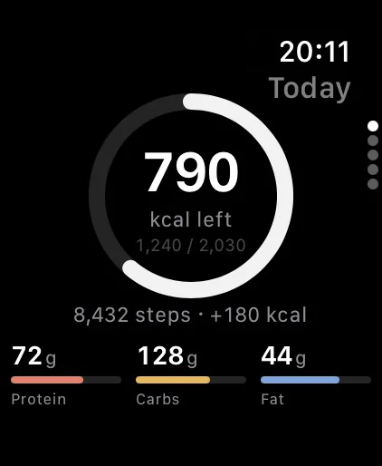 Apple Watch: 790 kcal left, 8,432 steps, protein, carbs and fat.